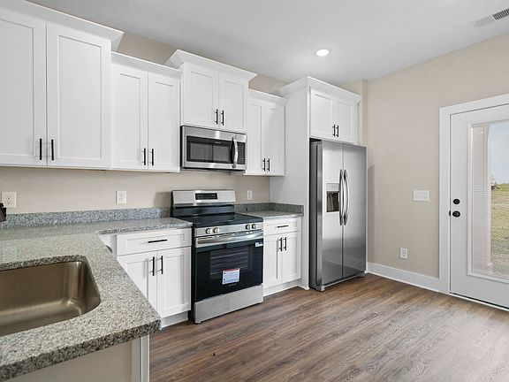 4th image of 1004 Oak St #A
