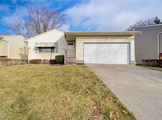 15067 Rochelle Dr, Maple Heights, OH 44137
