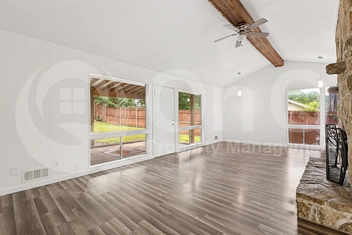 3 bed, 2.0 bath, 1549 sqft, $2,299 — Photo 4