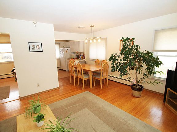 5th image of 1324 Manistique Ave