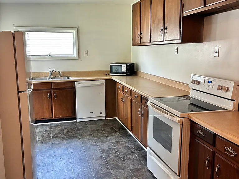 406 E Hanna St — Photo 4