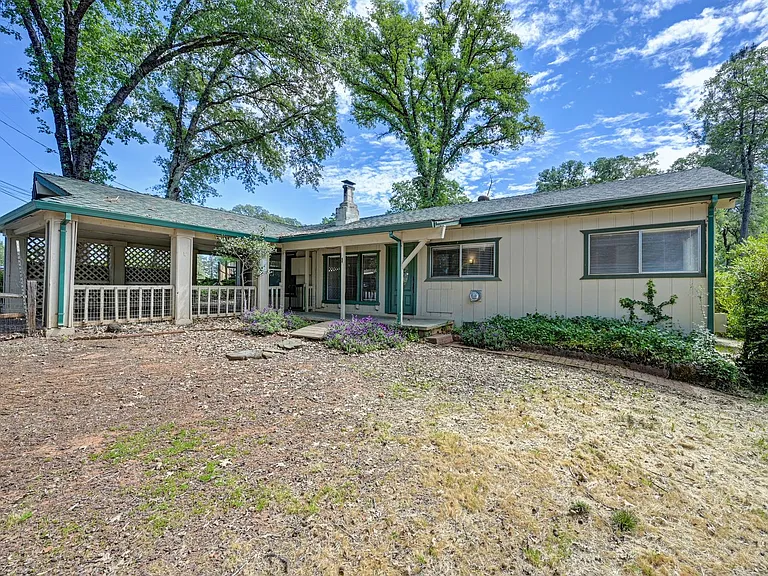 3210 Manzanita Ln — Photo 4