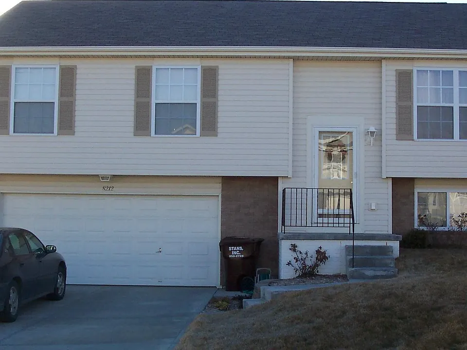 8212 N 153rd Ter