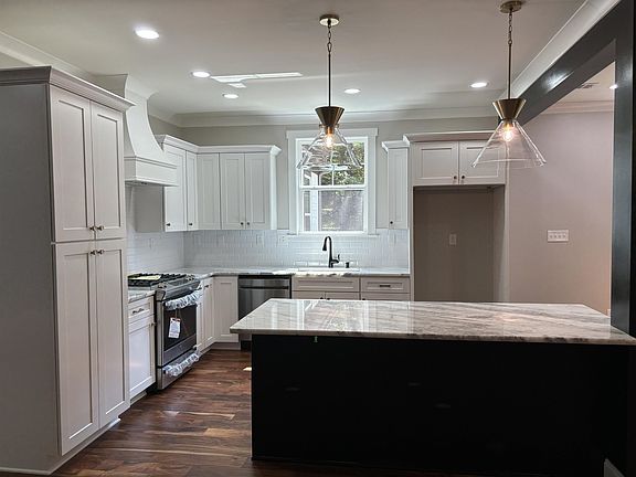 5th image of 5330 Canewood Ave #1