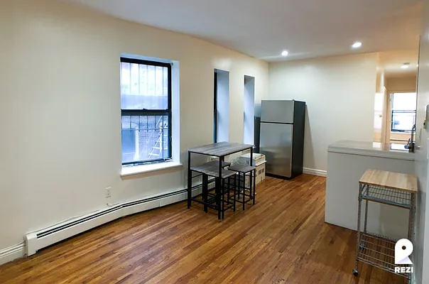 Rented by REZI | media 28