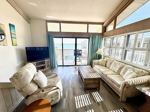 4th image of 82 2nd St UNIT 310