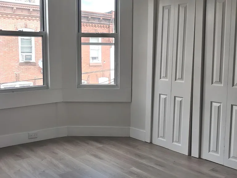 2324 Watkins St — Photo 15