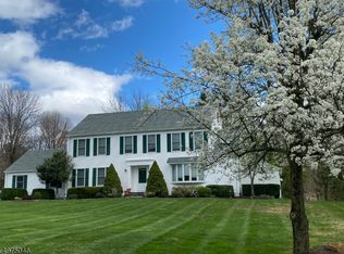 2 Fawn Ln, Warren, NJ 07059