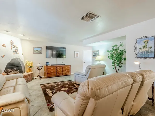 1232 N Paseo Del Cervato, Green Valley, AZ 85614
