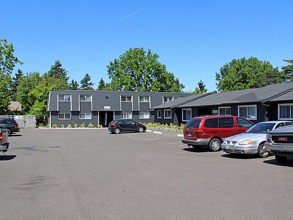 2nd image of 4605-4609 NE Killingsworth St #17
