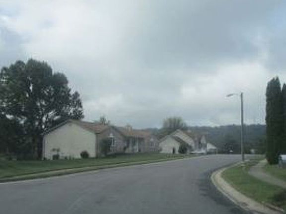 Exterior Neighborhood (street photo)