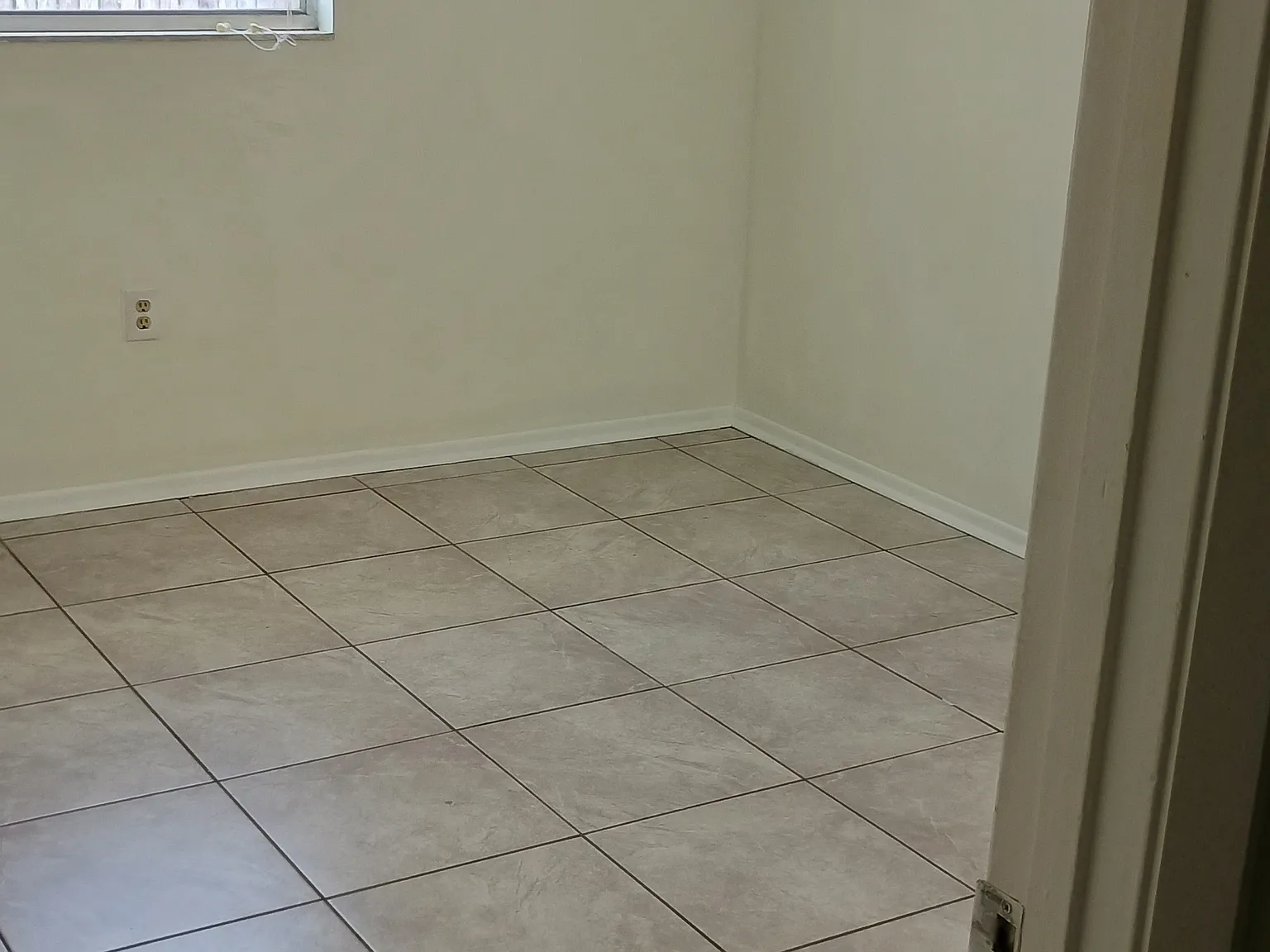 3 bed, 1324 sqft, $2,200 — Photo 3