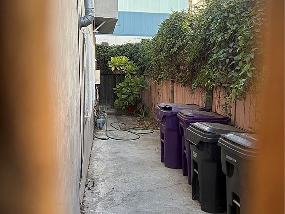 2nd image of 223 E Eagle St