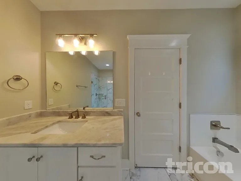 1248 Hillwood Private Cv — Photo 9