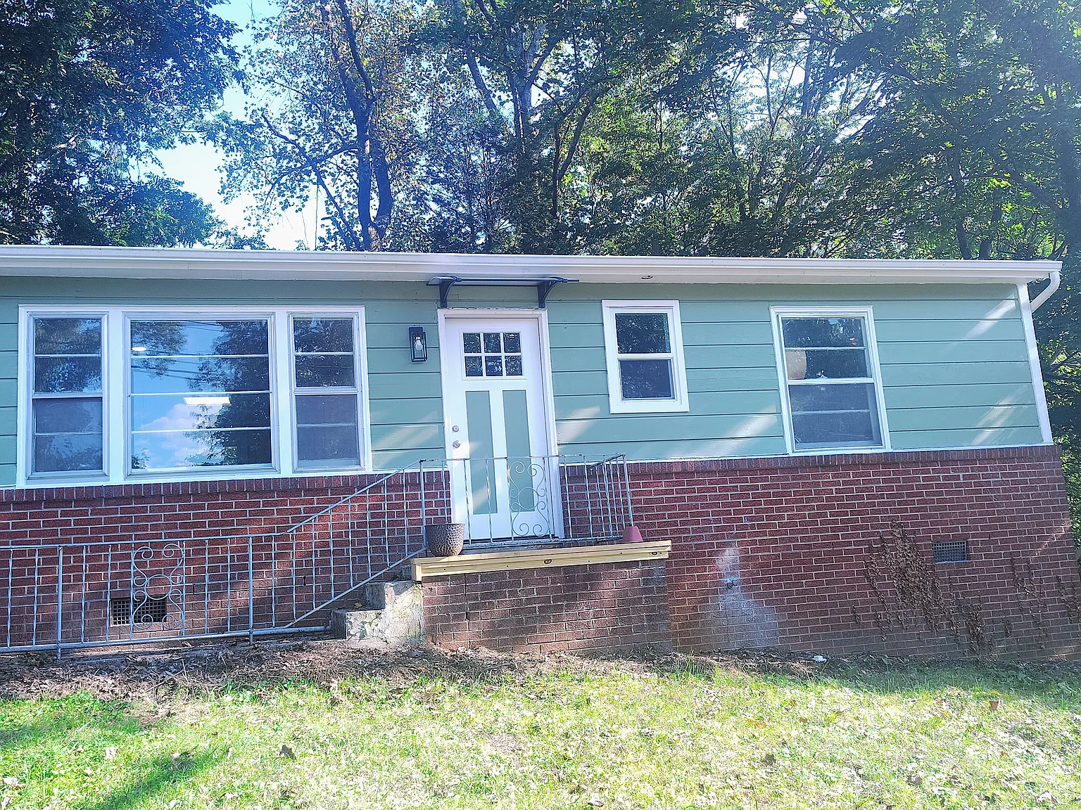 2626 Vucrest Ave — Photo 1