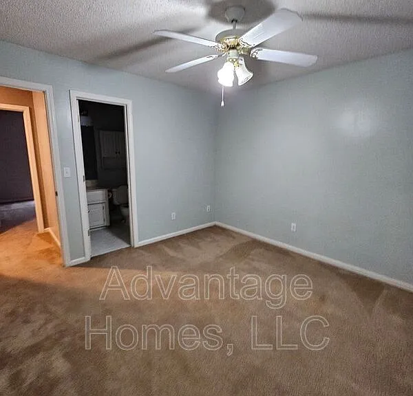 14117 Parkhill Ln — Photo 22