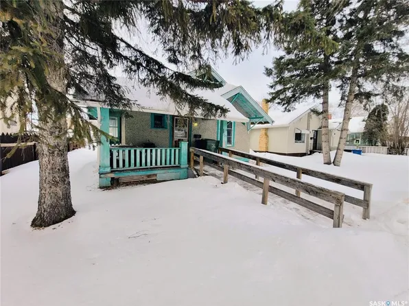320 9th STREET E, Prince Albert, SK S6V 0X8