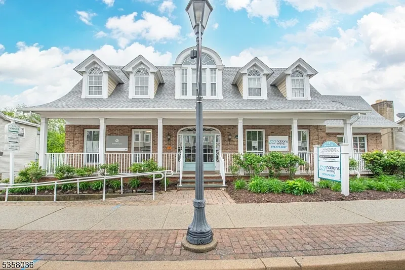 1 bed, 1.0 bath, $2,195 — Photo 1