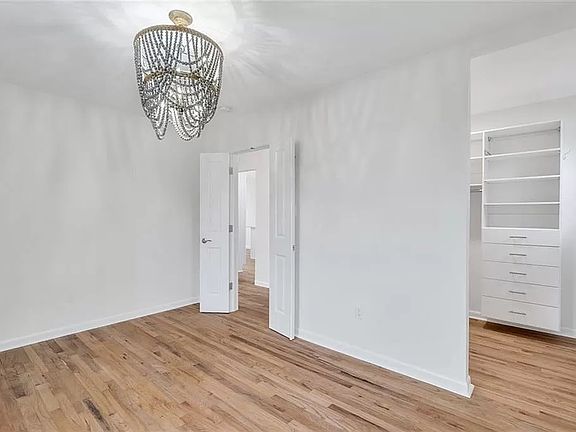 3rd image of 401 Carrollton Ave