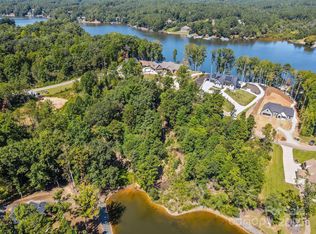 5743 Lake Pointe Dr, Hickory, NC 28630