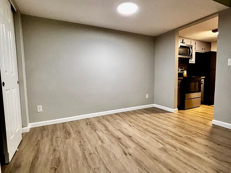 Flowerdale Apartments — Photo 16