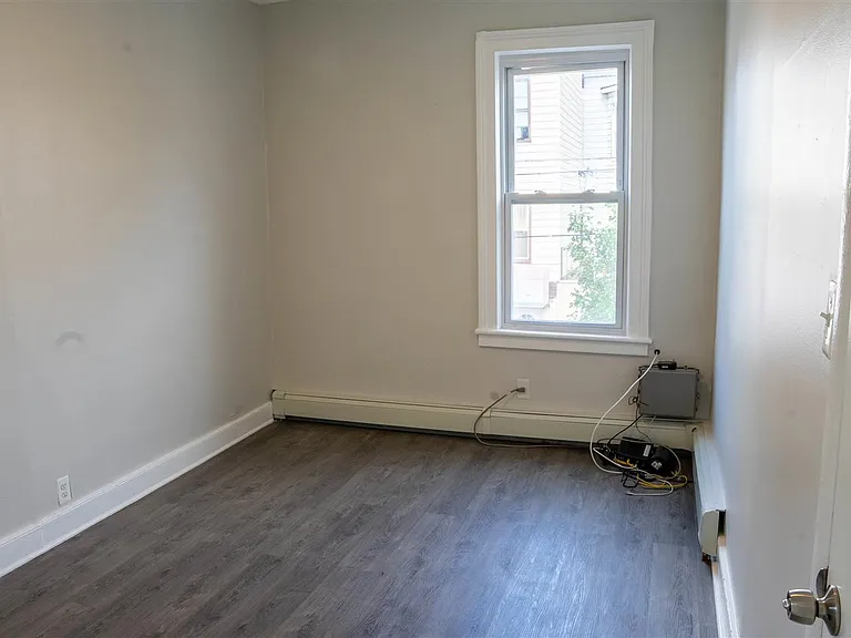 426 13th St #2 — Photo 11