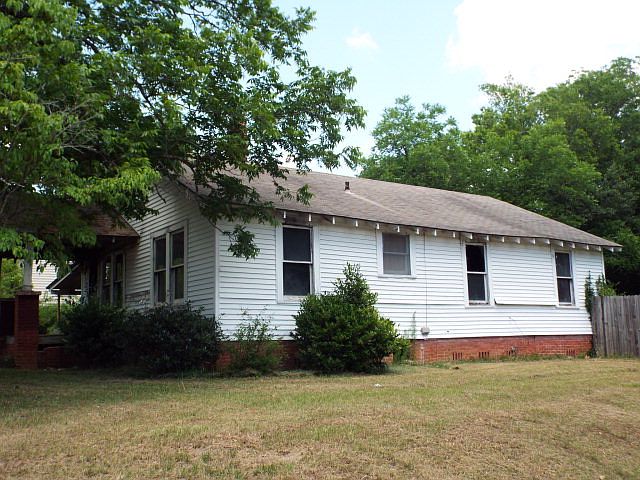 2nd image of 206 Currie St