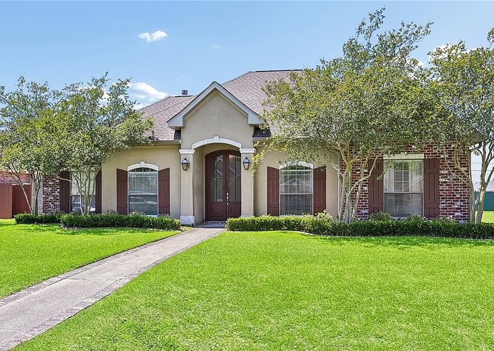 1st image of 205 Riverwood Dr