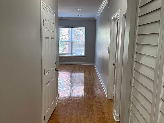 2nd image of 4656 N Monticello Ave #2S