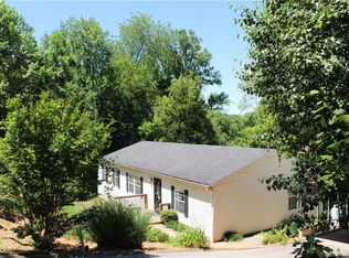 43 Country Gardens Ln, Asheville, NC 28806
