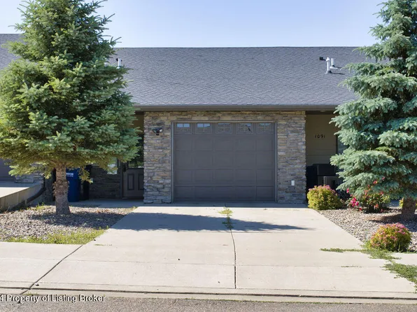1085 Donna Ln, Dickinson, ND 58601