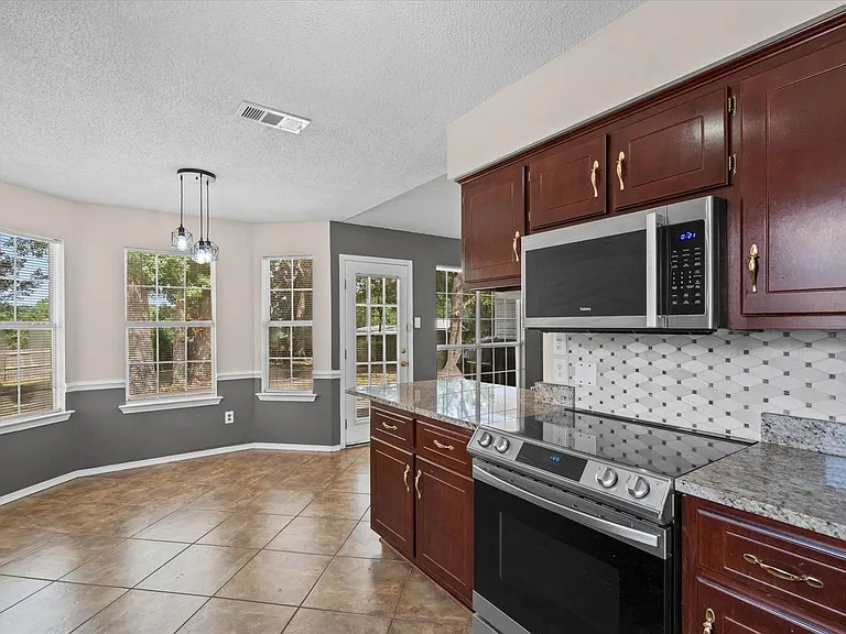 1469 Homestead Dr — Photo 8