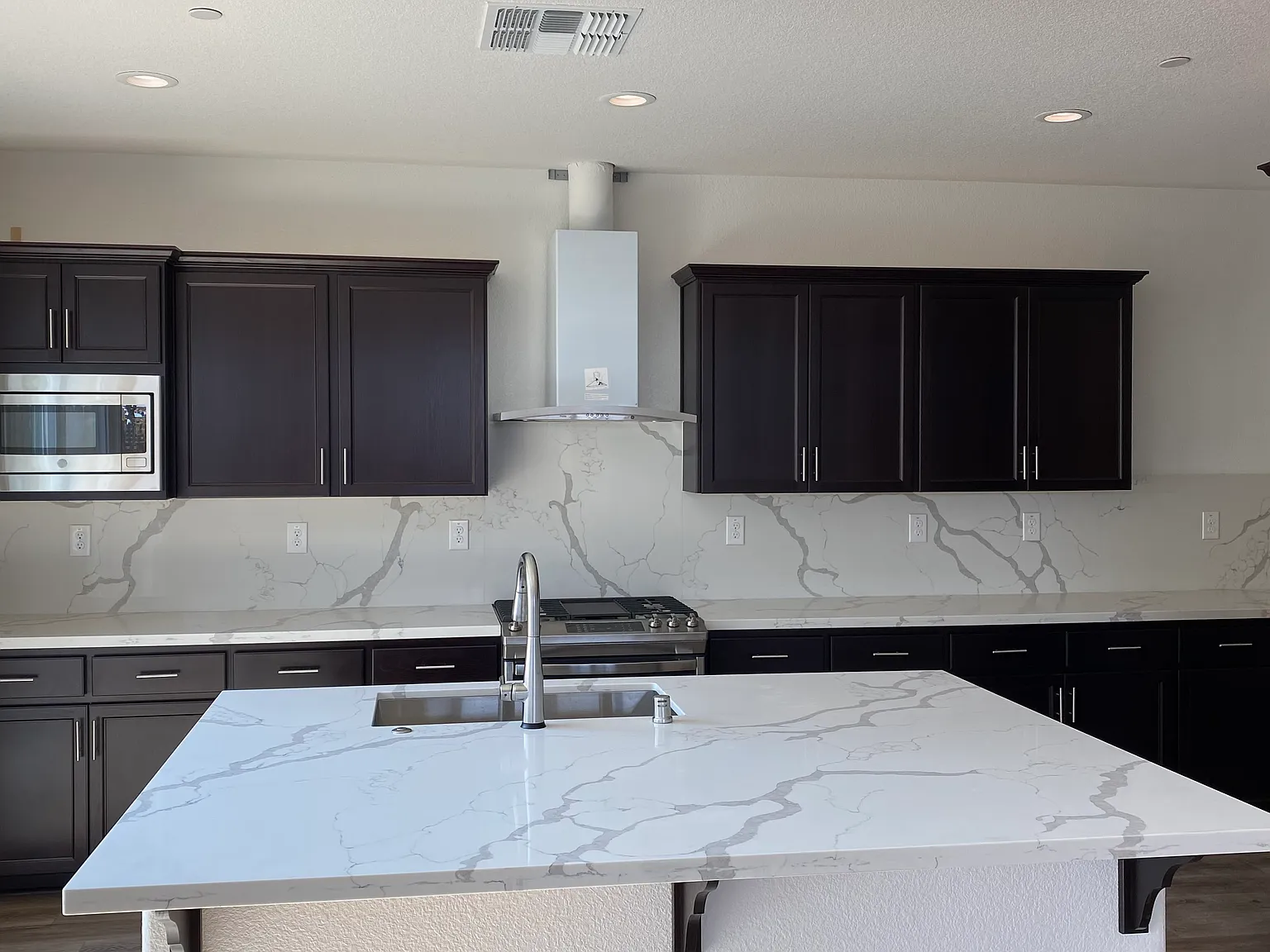 5 bed, 2755 sqft, $2,968 — Photo 4