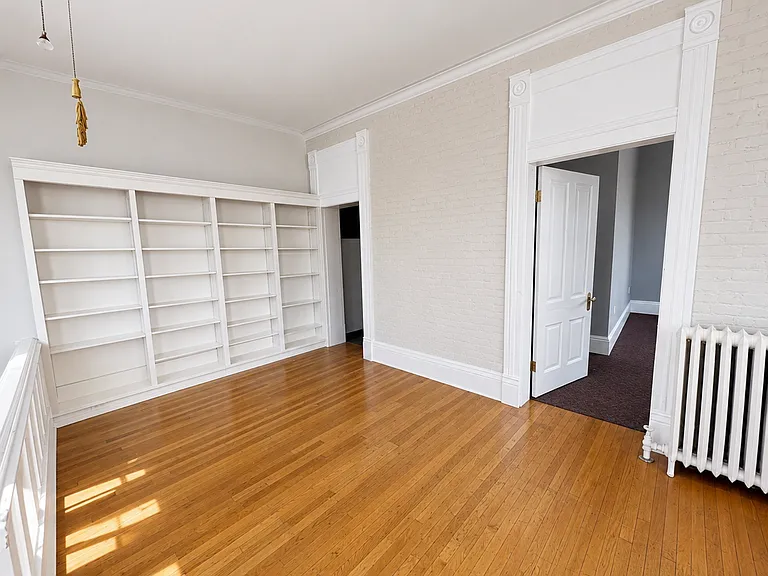 1338 College St — Photo 3