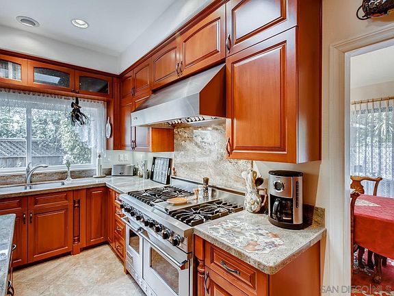 3rd image of 10710 Canyon Lake Dr