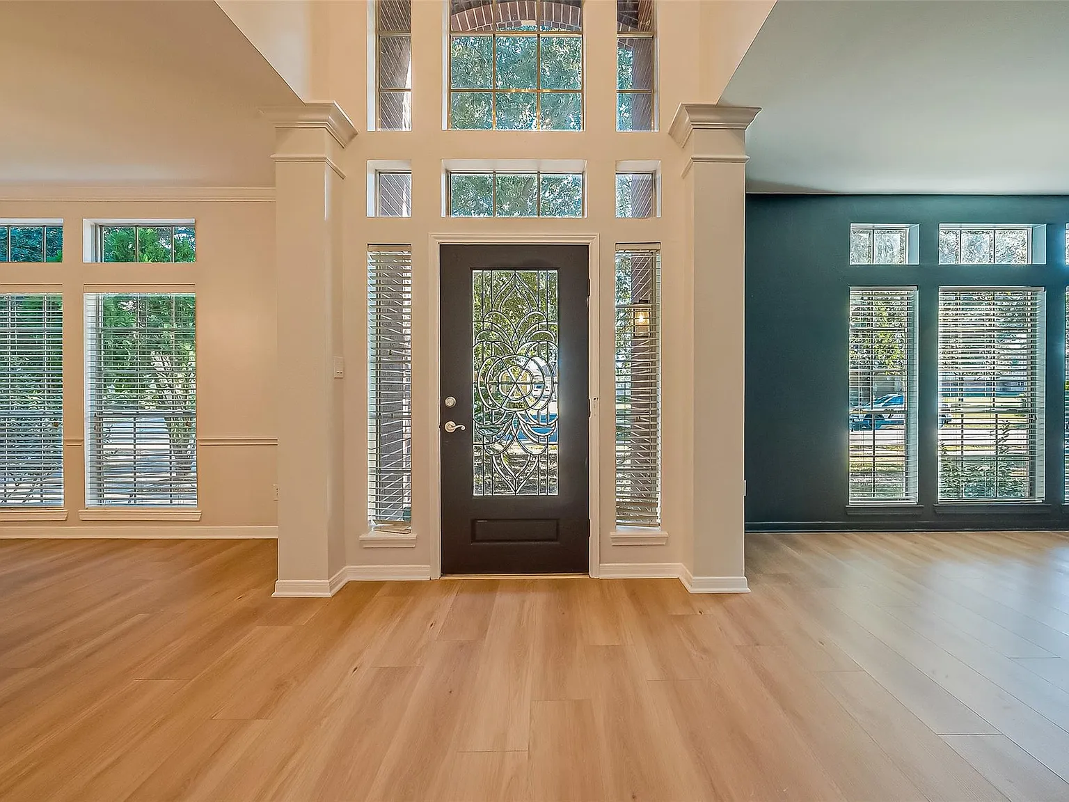 5 bed, 3.5 bath, 4549 sqft, $3,800 — Photo 3