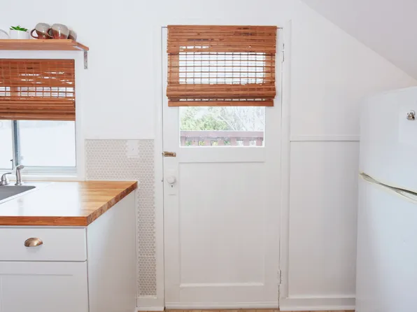 853 E 10th St #C, Medford, OR 97504