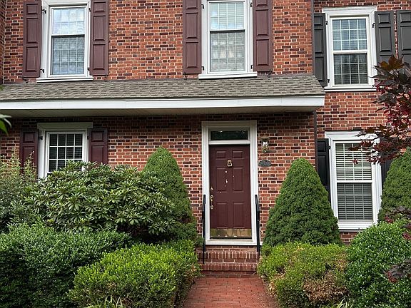 2nd image of 33 Sentinel Rd