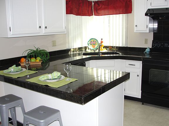 4th image of 1271 Branham Ln