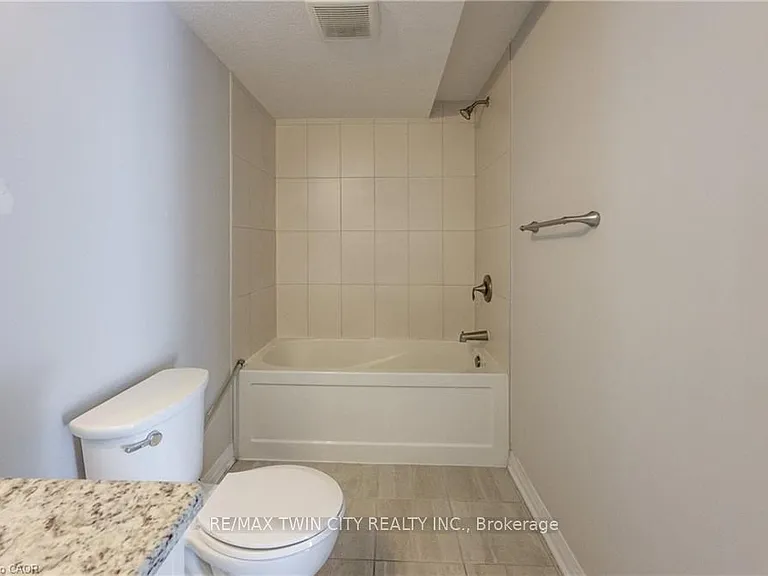 1989 Ottawa St S #21A — Photo 14