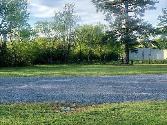 2nd image of 4219 Alma Hwy