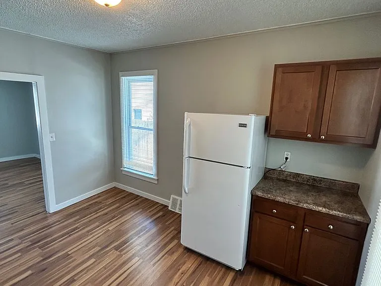 90 E Mark St — Photo 2