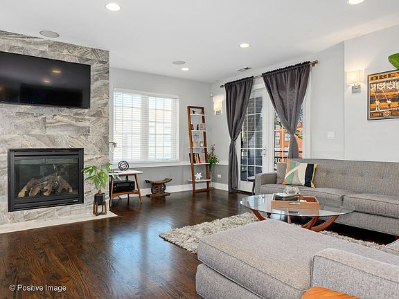 4th image of 3543 W Belmont Ave APT 2