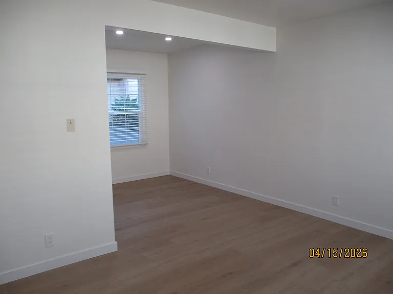 442 W Stocker St #442B — Photo 3
