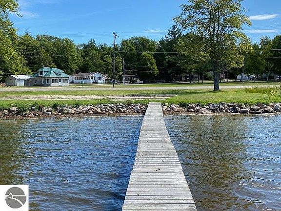 5th image of 2076 Hiawatha Park