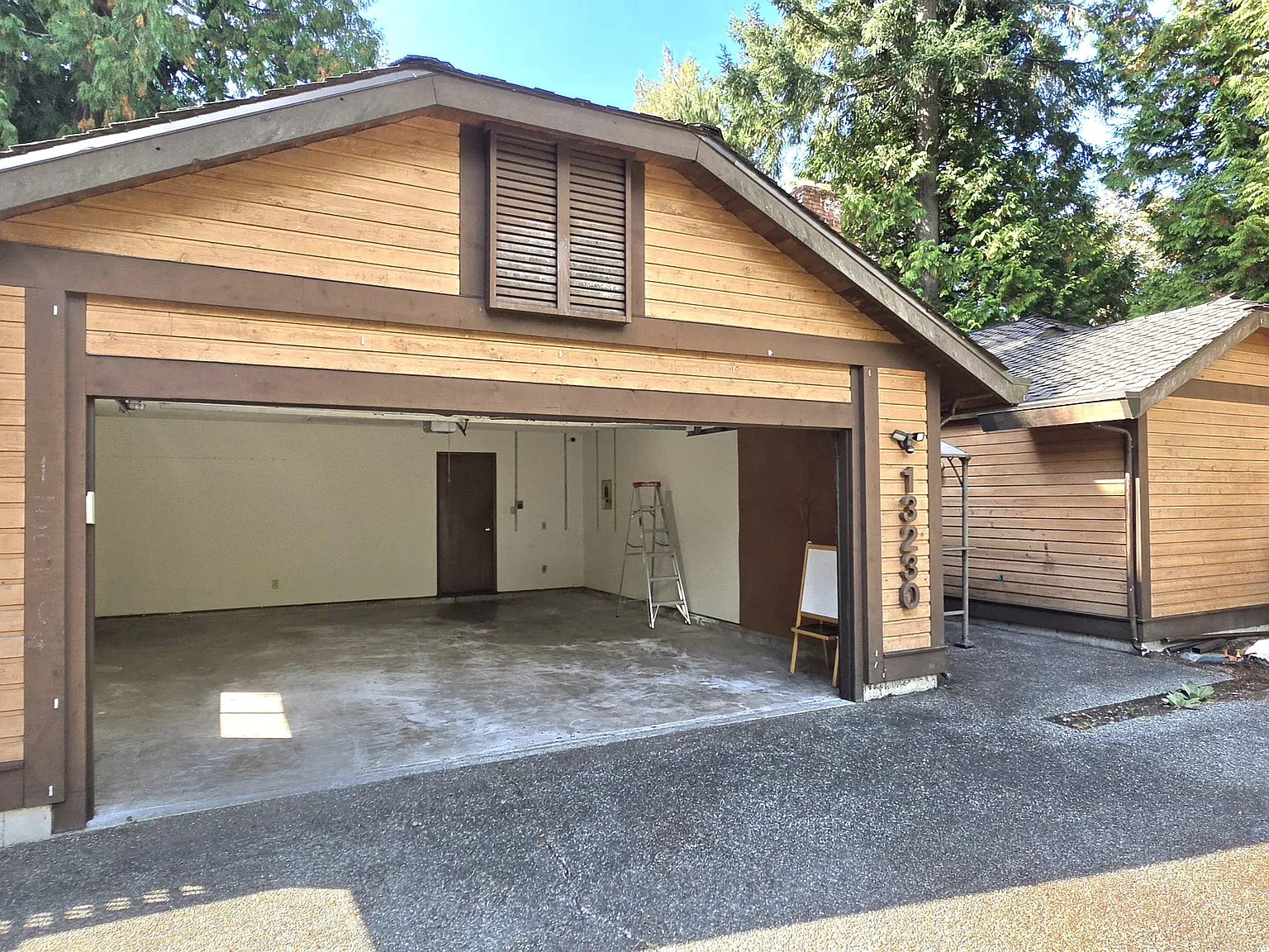 4 bed, 2.5 bath, 2200 sqft, $4,000 — Photo 3