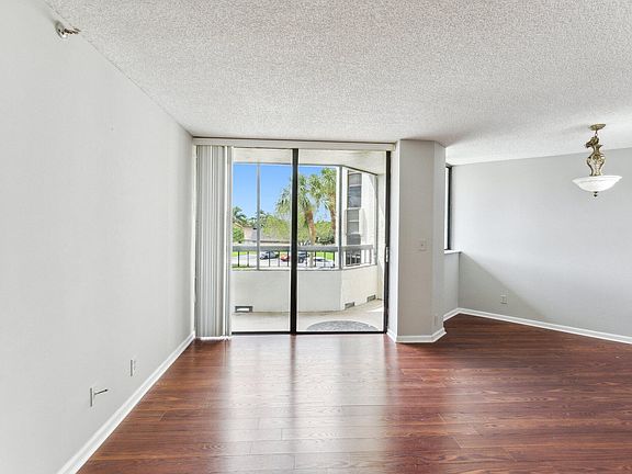 5th image of 6463 La Costa Dr APT 201