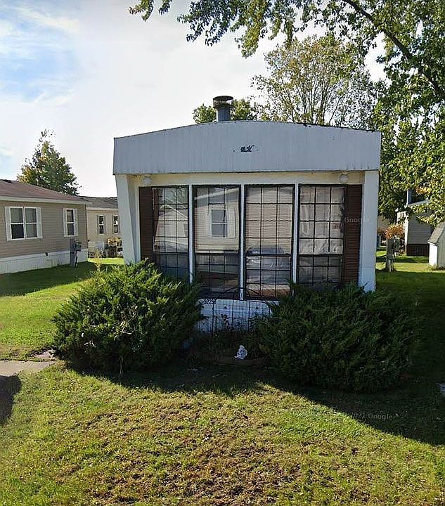 1st image of 52297 Lexington Ln