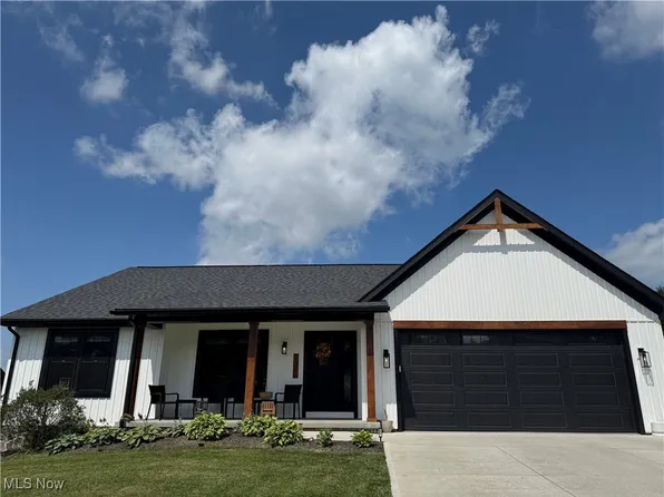 1021 Firman Dr SW, Sugarcreek, OH 44681