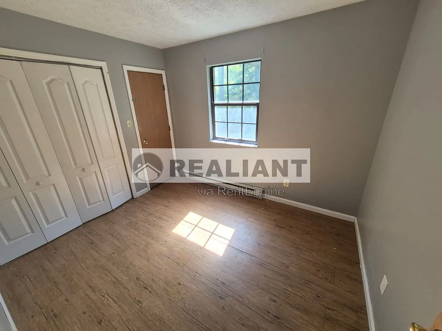 2 bed, 1.0 bath, $1,050 — Photo 2